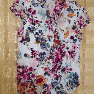 Flowery blouse top